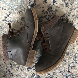 VEGAN MUK LUKS BOOTS!